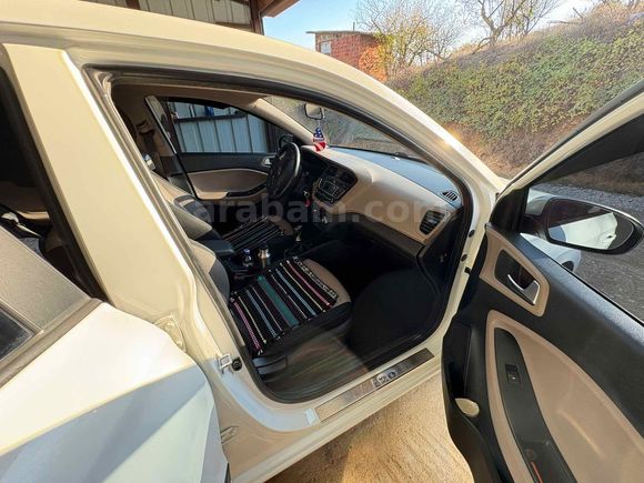 Sahibinden Hyundai i20 1.4 CRDi Style 2016 Model 