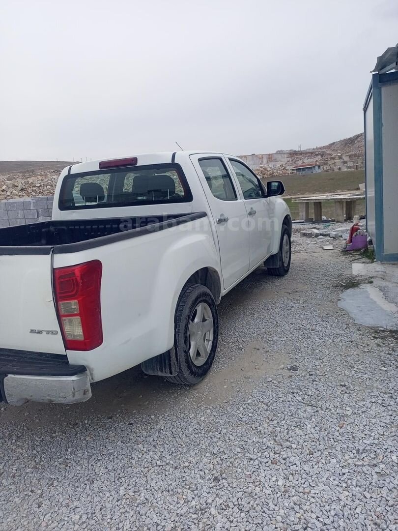 Sahibinden Isuzu D-Max 2.5 4x4 2017 Model 288.500 km Beyaz 6
