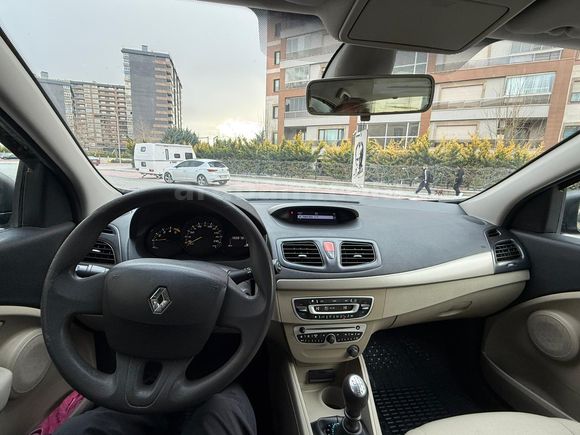 BOYASIZ-DEĞİŞENSİZ-105-BEYGİR-6-İLERİ-DOLU-PAKET DİZEL FLUENCE