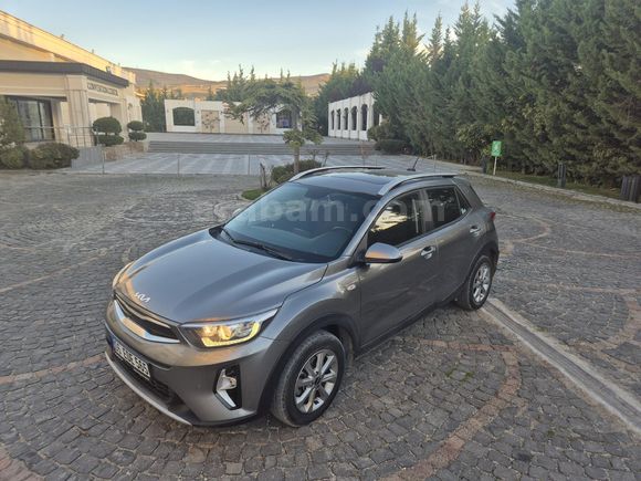 Memurdan Satılık Sanrooflu Kia Stonic (1.4 MPI Business 2023 Model)