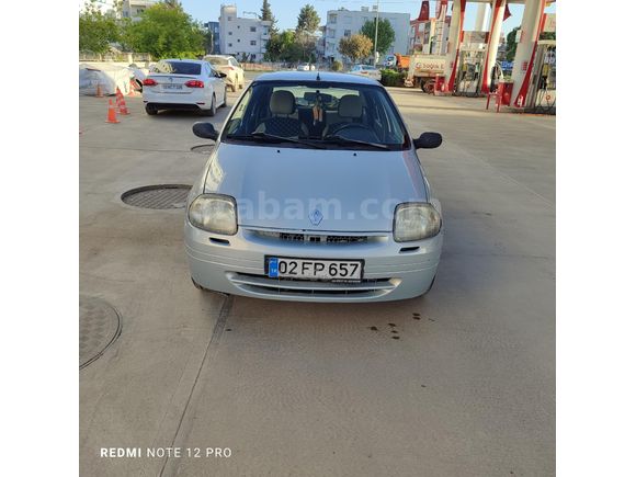 Sahibinden Renault Clio 1.4 RNA 2000 Model  197.000 km Gri (Gümüş)