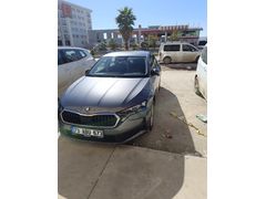 Öğretmenden 4.3** km de  Skoda Octavia 1.5 Mhev Elite 2025 Model