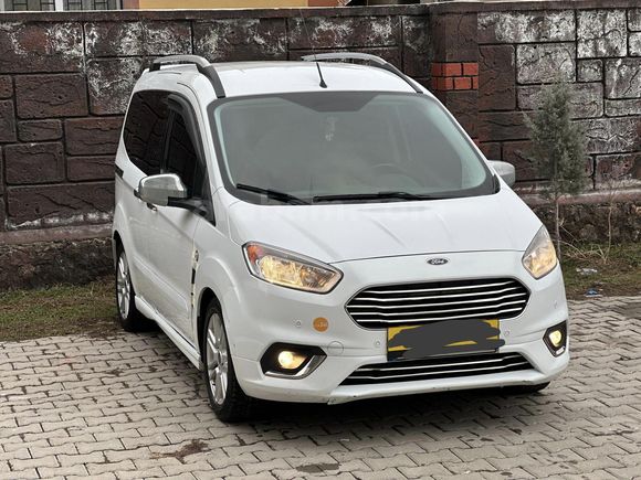 Sahibinden Ford Tourneo Courier 1.5 TDCi Titanium Plus 2020 Model