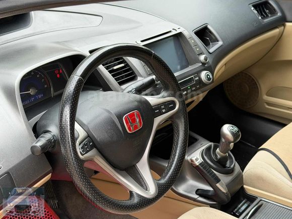 D&M MOTORS HONDA CIVIC 1.6 PREMİUM BAKIMLI MASRAFSIZ