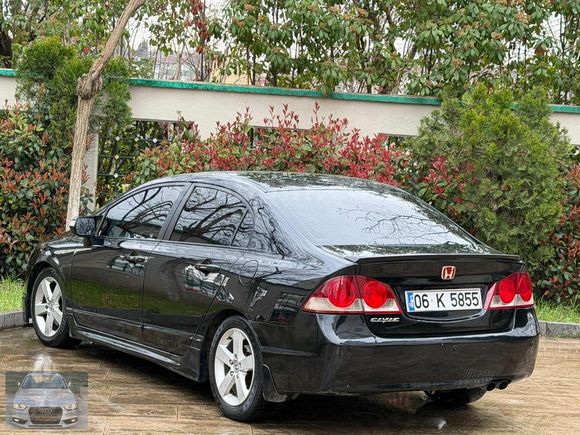 D&M MOTORS HONDA CIVIC 1.6 PREMİUM BAKIMLI MASRAFSIZ