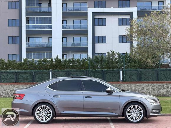 PODIUM AUTO 2023 SÜPER-B PRESTİJ CAM TAVAN K.ISITMA GERİ GRŞ