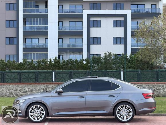 PODIUM AUTO 2023 SÜPER-B PRESTİJ CAM TAVAN K.ISITMA GERİ GRŞ