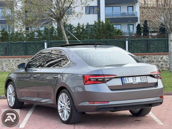 PODIUM AUTO 2023 SÜPER-B PRESTİJ CAM TAVAN K.ISITMA GERİ GRŞ