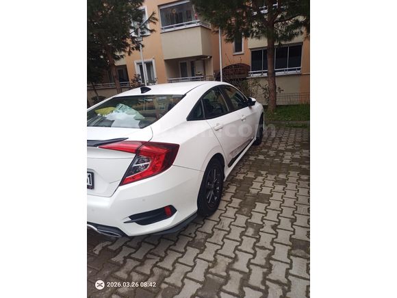 Sahibinden Yetkili servis bakımlı-Tramersiz- Honda Civic 1.6i VTEC ECO Elegance 2019 Model