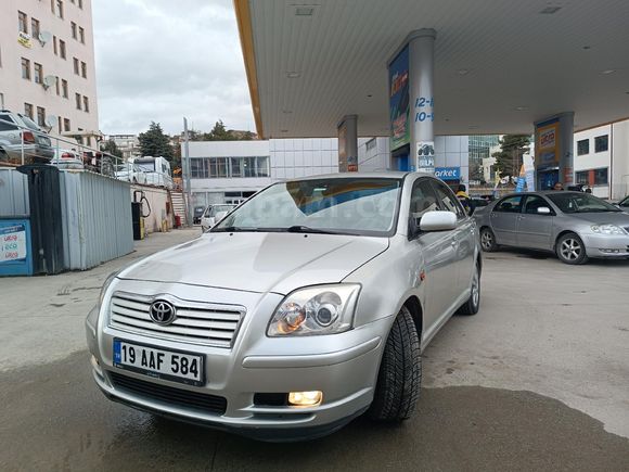 Memurdan Değişensiz Bakımlı Toyota Avensis