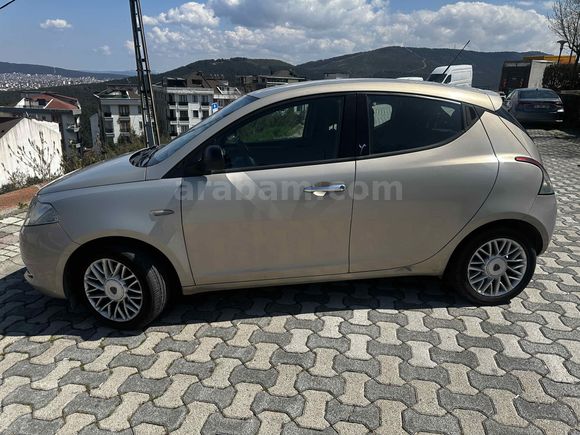 2013 Lancia Ypsilon 1.3 Multijet 95 HP FULL + MASRAFSIZ + BAKIMLI + BLUETOOTH