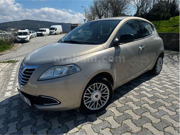 2013 Lancia Ypsilon 1.3 Multijet 95 HP FULL + MASRAFSIZ + BAKIMLI + BLUETOOTH