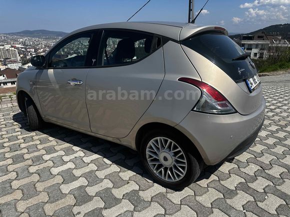 2013 Lancia Ypsilon 1.3 Multijet 95 HP FULL + MASRAFSIZ + BAKIMLI + BLUETOOTH