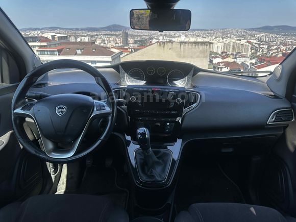 2013 Lancia Ypsilon 1.3 Multijet 95 HP FULL + MASRAFSIZ + BAKIMLI + BLUETOOTH