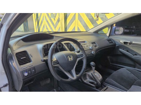 2011 TEMİZ BEYAZ CIVIC