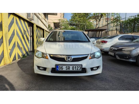 2011 TEMİZ BEYAZ CIVIC