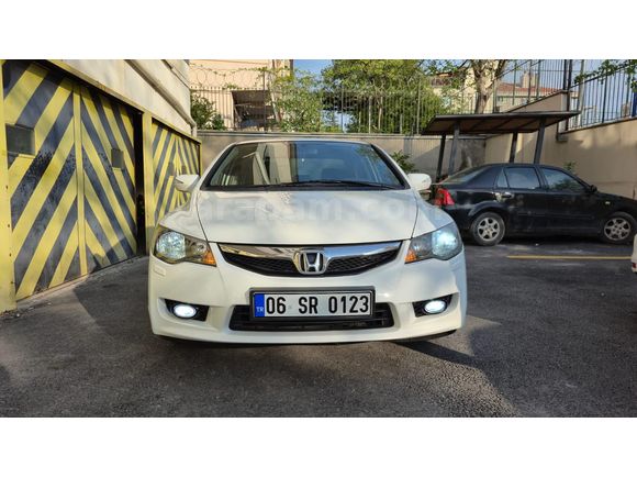 2011 TEMİZ BEYAZ CIVIC