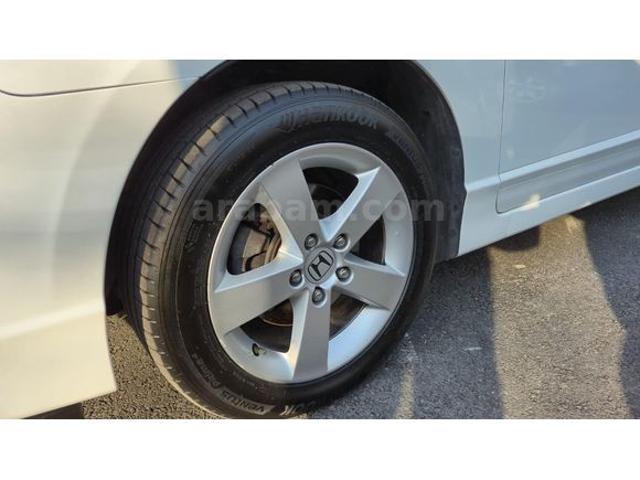 2011 TEMİZ BEYAZ CIVIC