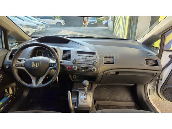 2011 TEMİZ BEYAZ CIVIC