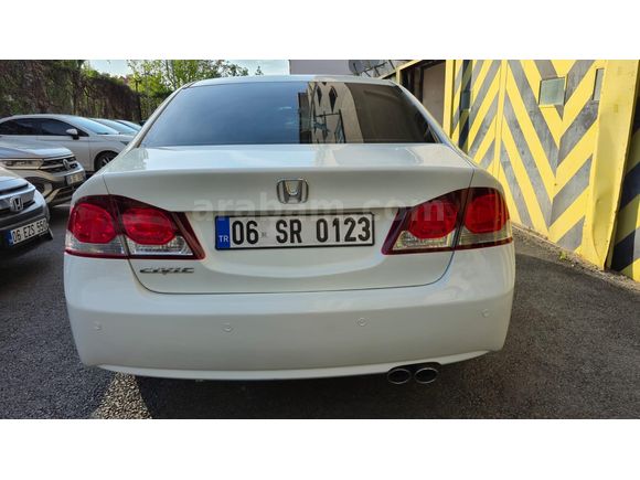 2011 TEMİZ BEYAZ CIVIC