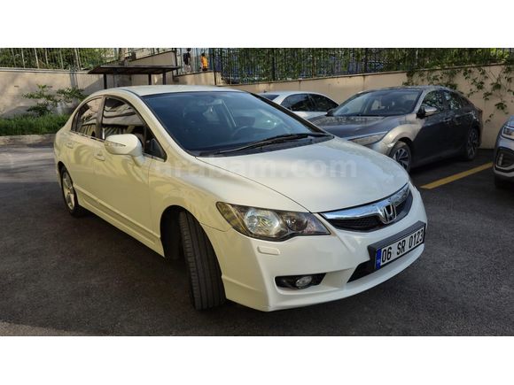 2011 TEMİZ BEYAZ CIVIC