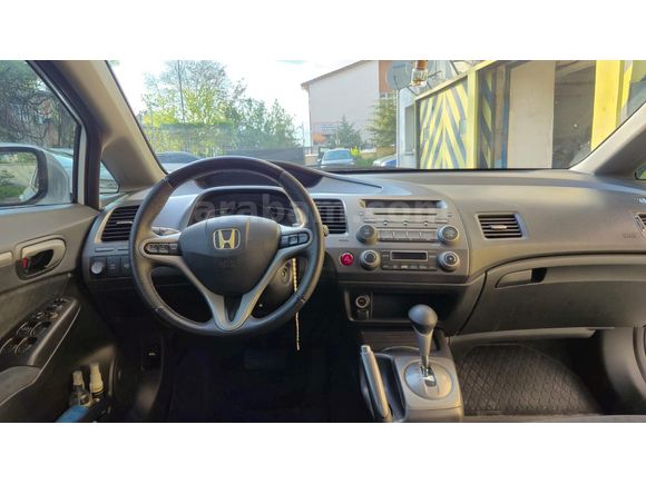 2011 TEMİZ BEYAZ CIVIC
