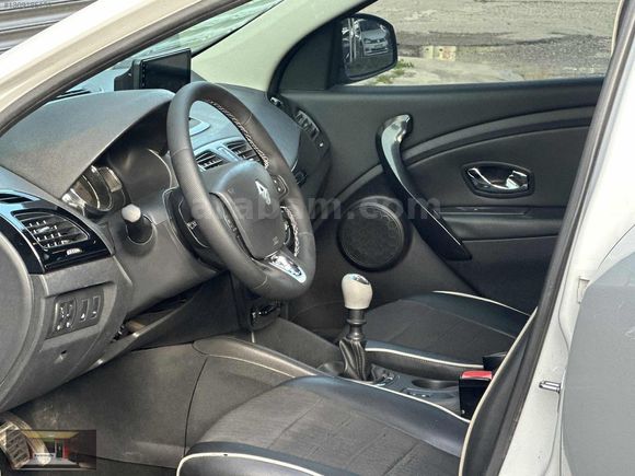BARUTCUOĞLU_HATASIZ BOYASIZ MEGANE3 DİZEL 210 BİN KM KUSURSZ