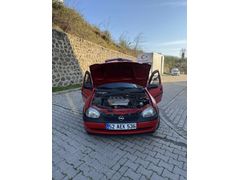 Sahibinden Opel Corsa 1.4 GLS 2000 Model 
4 lastik sıfır  2 parça lokel boya olup   Full orjinal hatasız boyasız alıcısına hayırlı olsun 