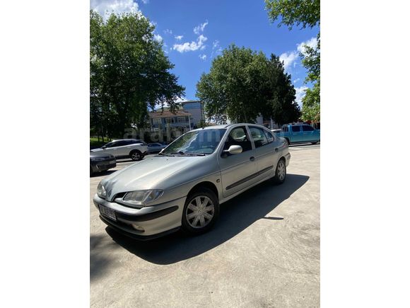 1.6 8 valf 99 model Megane1 Klimalı 226 binde