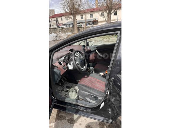 Sahibinden Ford Fiesta 1.4 Titanium 2011 Model 