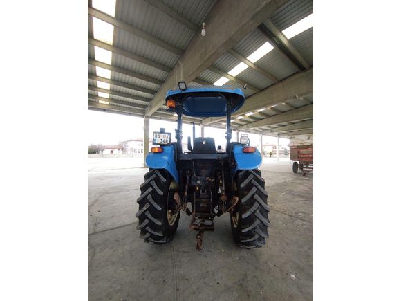 Orjinal fabrika lastikleri dahi üzerinde 2340 saatteSahibinden New Holland TD65D tlf;05462061557