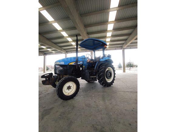 Orjinal fabrika lastikleri dahi üzerinde 2340 saatteSahibinden New Holland TD65D tlf;05462061557