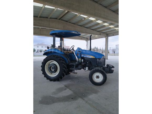 Orjinal fabrika lastikleri dahi üzerinde 2340 saatteSahibinden New Holland TD65D tlf;05462061557