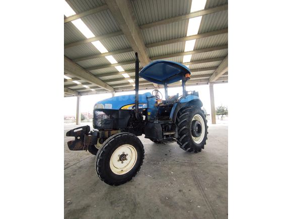 Orjinal fabrika lastikleri dahi üzerinde 2340 saatteSahibinden New Holland TD65D tlf;05462061557