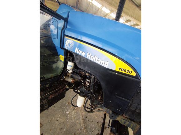 Orjinal fabrika lastikleri dahi üzerinde 2340 saatteSahibinden New Holland TD65D tlf;05462061557