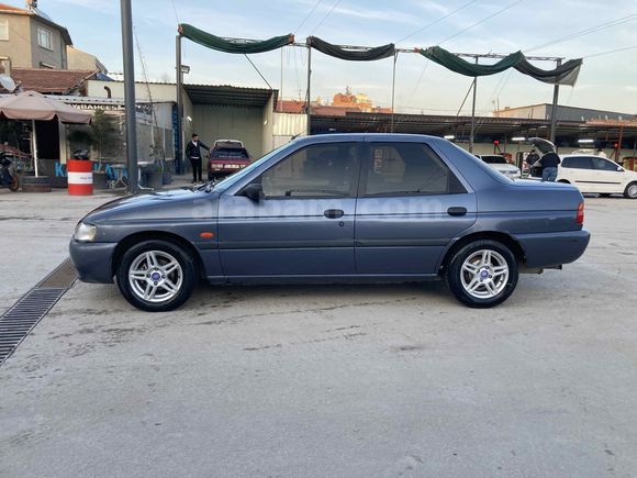 KLİMALI ÇELİK JANTLI DEĞİŞENSİZ TEMİZ FORD ESCORT