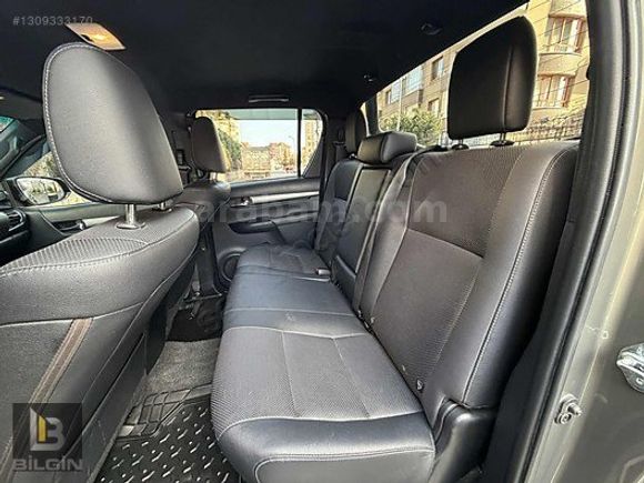 Galeriden Toyota Hilux 2.4 D-4D 4x4 Invincible 2022 Model Konya