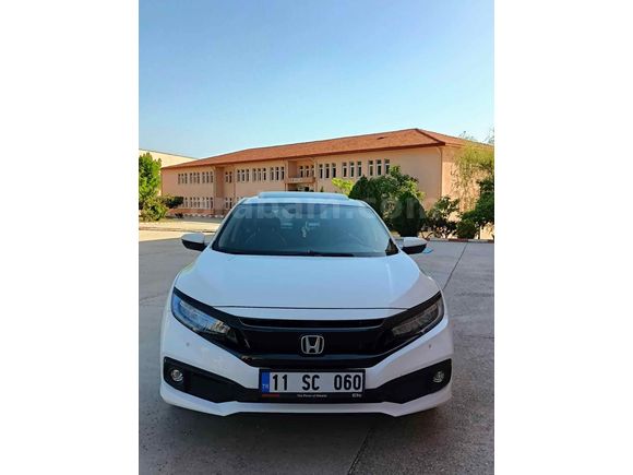 ilk sahibinden servis bakımlı 2021 çıkışlı.