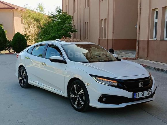 ilk sahibinden servis bakımlı 2021 çıkışlı.