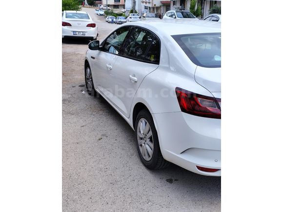 Sahibinden Renault Megane 4 ..6 ileri 1.3 TCe Joy   hatasız acil satılık 2022 Model