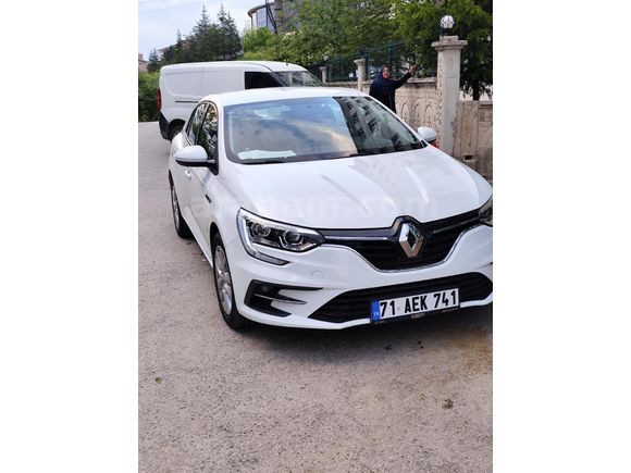 Sahibinden Renault Megane 4 ..6 ileri 1.3 TCe Joy   hatasız acil satılık 2022 Model
