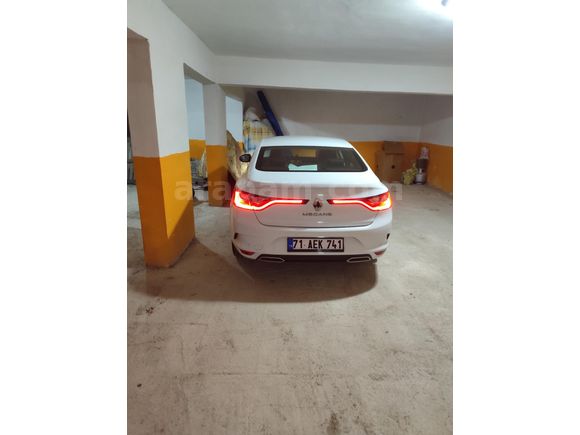 Sahibinden Renault Megane 4 ..6 ileri 1.3 TCe Joy   hatasız acil satılık 2022 Model