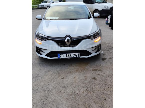 Sahibinden Renault Megane 4 ..6 ileri 1.3 TCe Joy   hatasız acil satılık 2022 Model