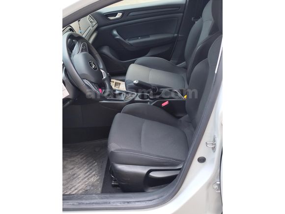 Sahibinden Renault Megane 4 ..6 ileri 1.3 TCe Joy   hatasız acil satılık 2022 Model