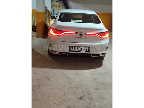 Sahibinden Renault Megane 4 ..6 ileri 1.3 TCe Joy   hatasız acil satılık 2022 Model