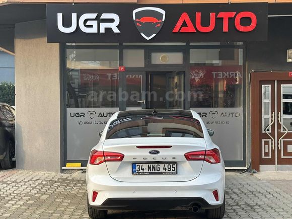 UGR AUTO'DAN FORD FOCUS CAM TAVAN DİZEL OTOMATİK (2300KM)