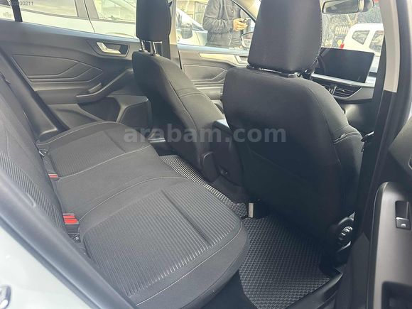 UGR AUTO'DAN FORD FOCUS CAM TAVAN DİZEL OTOMATİK (2300KM)