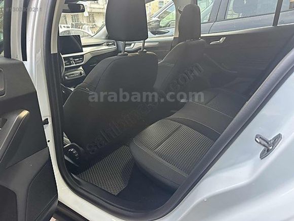 UGR AUTO'DAN 2025 MODEL FORD FOCUS CAM TAVAN DİZEL OTOMATİK