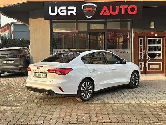 UGR AUTO'DAN 2025 MODEL FORD FOCUS CAM TAVAN DİZEL OTOMATİK