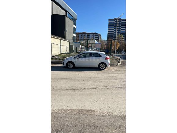 Sahibinden Kia Rio 1.4 CVVT Comfort 2016 Model  107.000 km Beyaz